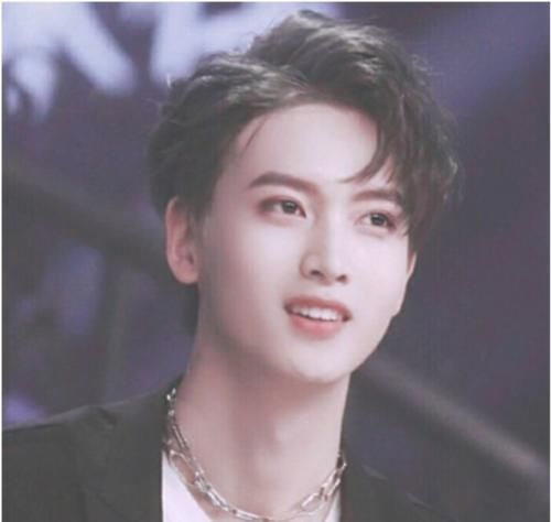 95后男明星热度排行:三甲有蔡徐坤、王俊凯,陈宥维第六,朱正廷第十