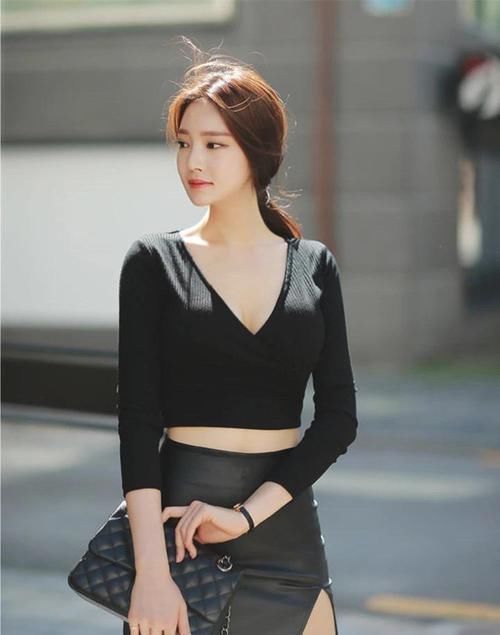 实不相瞒,姐姐的小皮裙,看着像是让老鼠“啃了口”