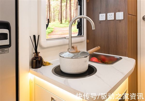 别墅版|上汽大通MAXUS 生活家V90别墅版亮相！空中阳光房+开放露台