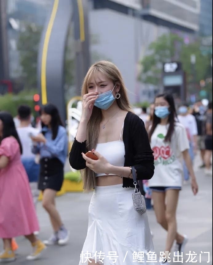 白与黑,性感成熟又青春,这样的小姐姐多来几打!