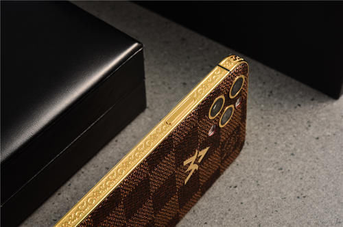 给iPhone穿上一身LV棋盘格纹，一次朴实无华的跨界之旅！