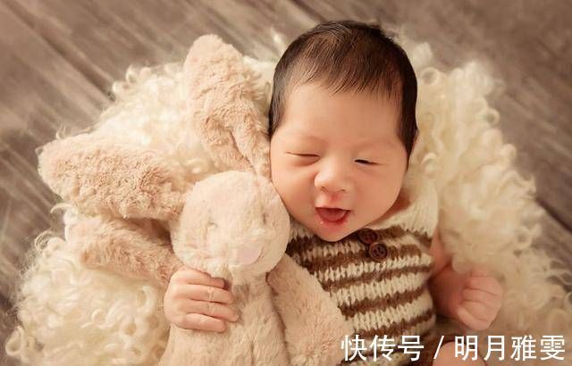 小赵|孕妈每天坚持吃几个核桃,宝宝出生后,全家人笑得合不拢嘴