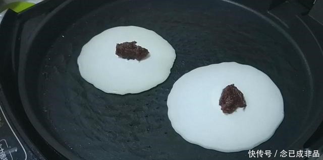 这才是糯米粉最好吃的做法,一搅一拌,锅中一倒,出锅孩子抢着吃