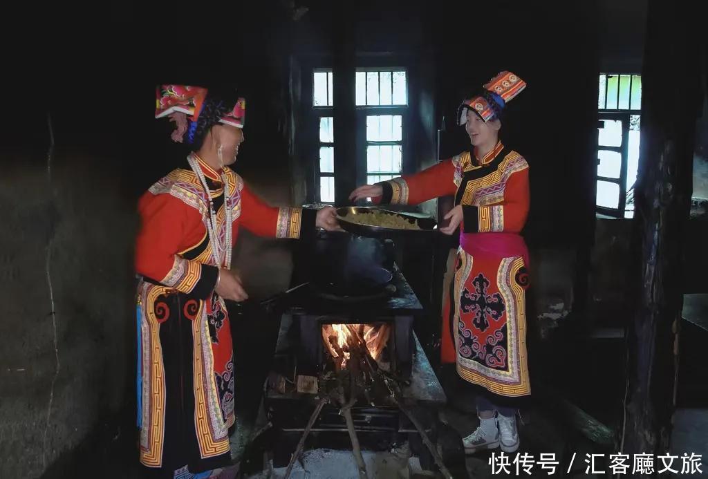 莎朗|2021端午,四川茂县民众载歌载舞欢度羌族“瓦尔俄足”节