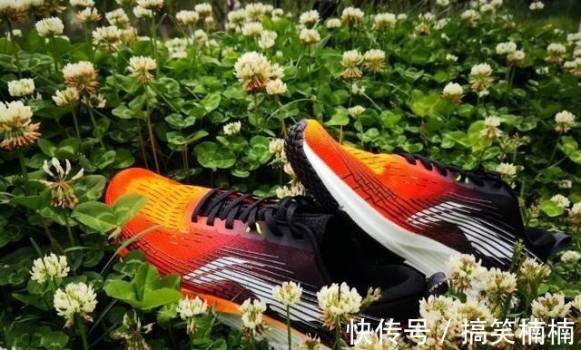 亚瑟士 目前性价比超高的3款跑鞋,软弹缓震,入门级首选!