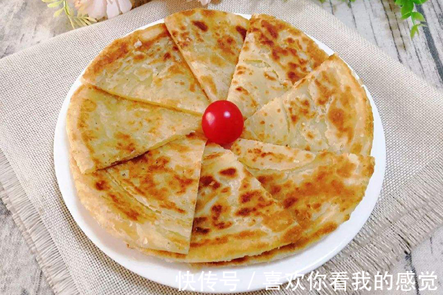 做烙饼，开水烫面凉水和面都不如它，教你正确做法，柔软好吃