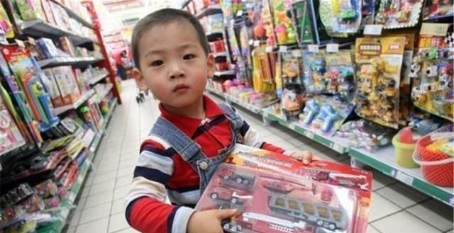 聪明|这4类孩子看似聪明，长大后往往讨人嫌，很多家长却没有意识到