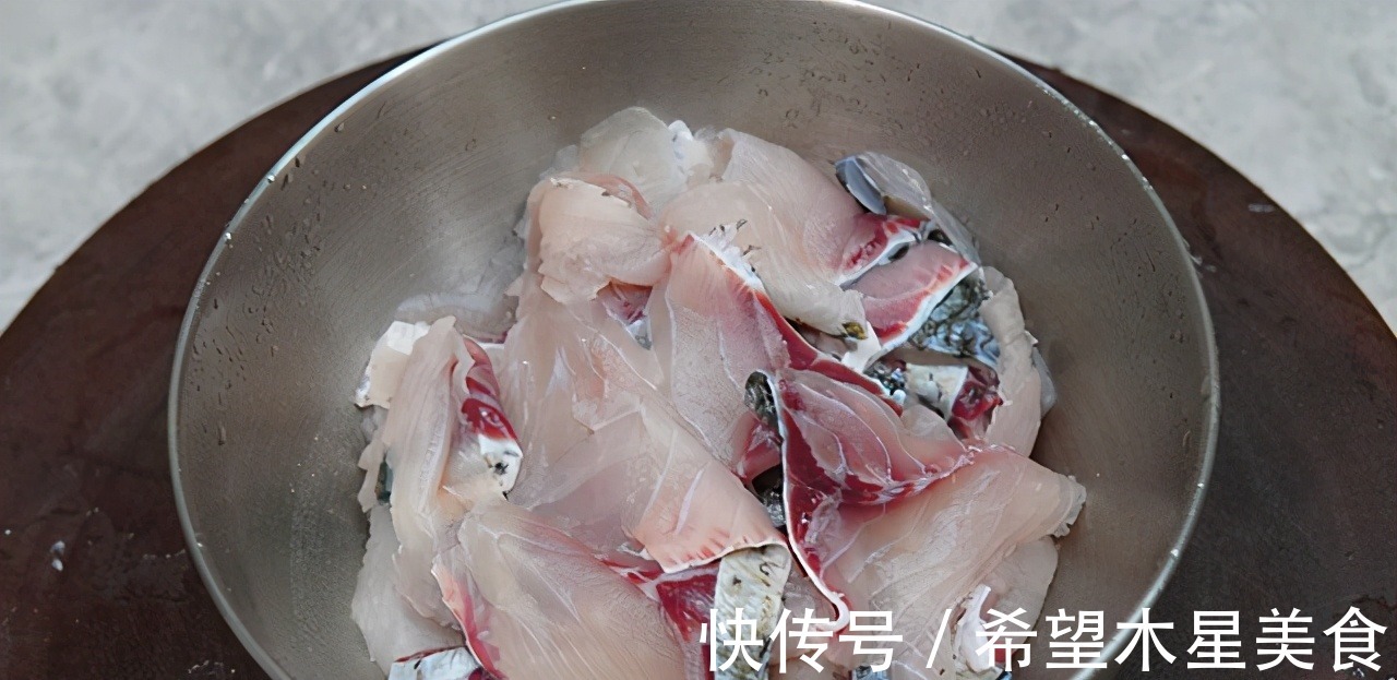 川味水煮鱼怎么做才好吃，分享详细制作步骤，肉质鲜嫩，不腥不碎！