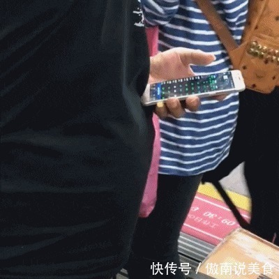 |搞笑GIF:单身久了真可怕 看什么都觉得在看美女