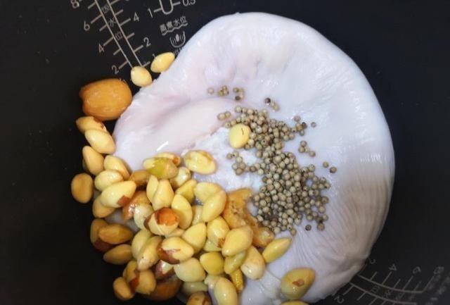 同样是胡椒,选黑胡椒还是白胡椒老厨师教你一招,知道不再瞎买