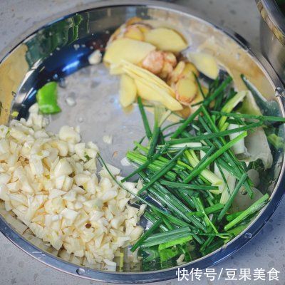  这道年夜饭之烧排骨一上桌，全家都爱吃