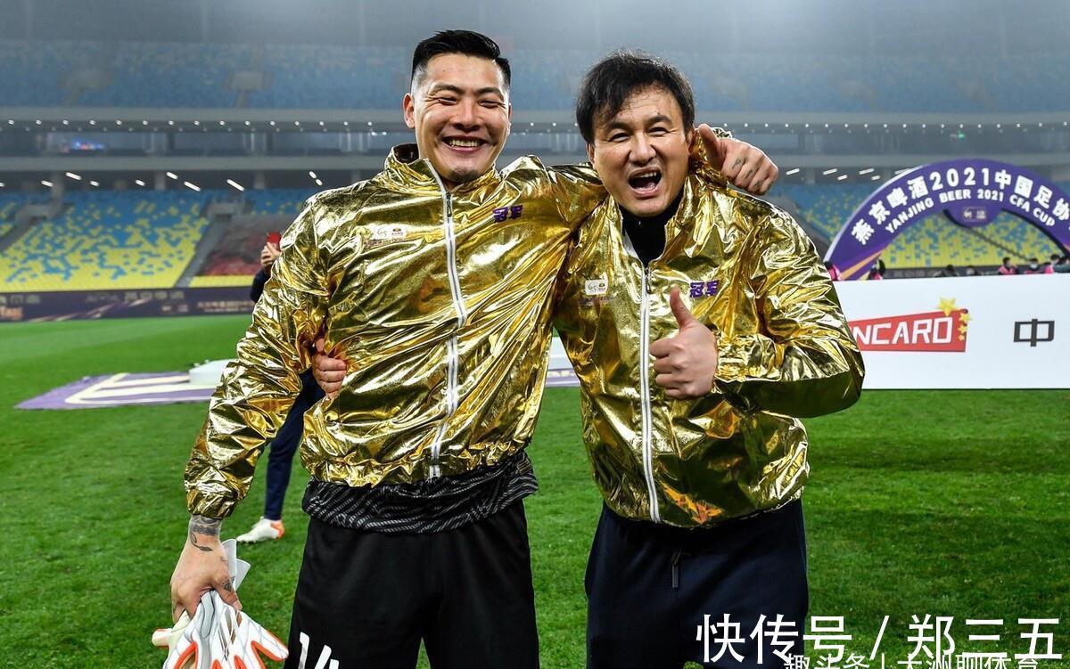 女足亚洲杯|国足球员发文祝贺中国女足亚洲杯夺冠!球迷不领情,直言“滚蛋”
