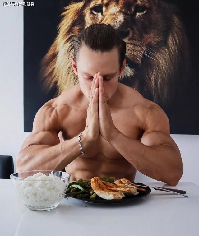 胸肌|臂围45cm，二头肌似小山包的猛汉奶爸，还自带肌肉抽筋绝活