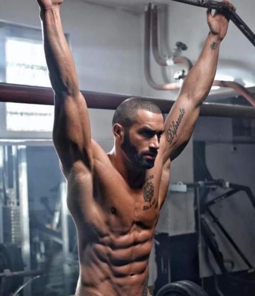 动作|如何练出巧克力腹肌?这几个虐腹动作,值得尝试