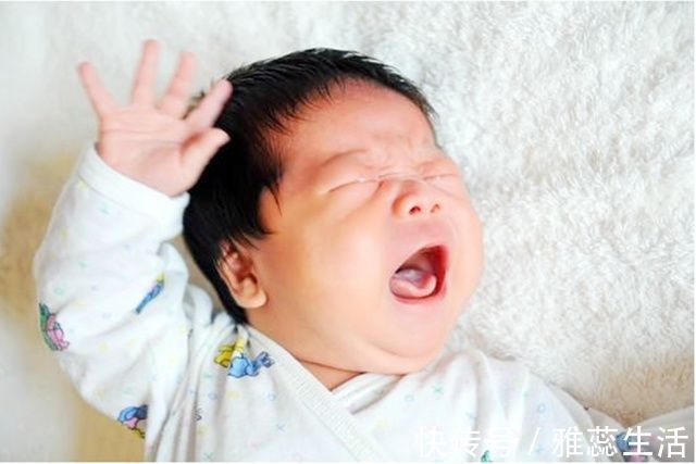 孩子|为何宝宝明明很困了睡前还要哭闹?别打骂孩子,他其实是在求助