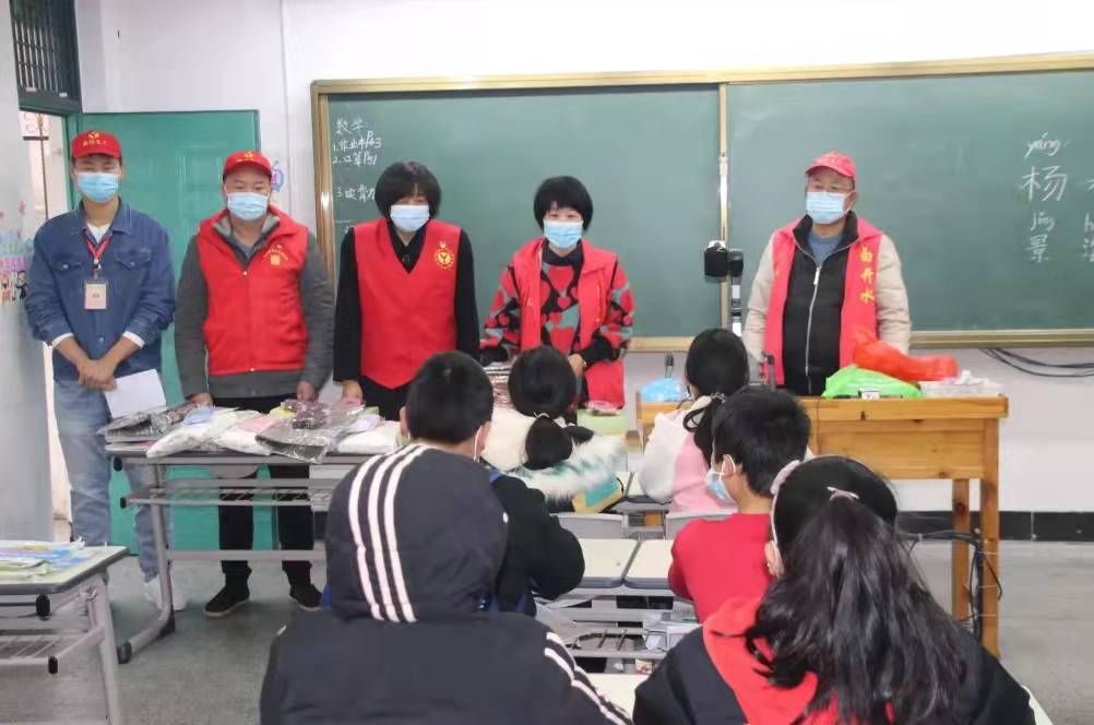 贫困学生|黄岩义工：为山区贫困学生圆梦“微心愿”