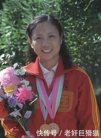 她是中国第一位女奥运冠军,却拿公费移民