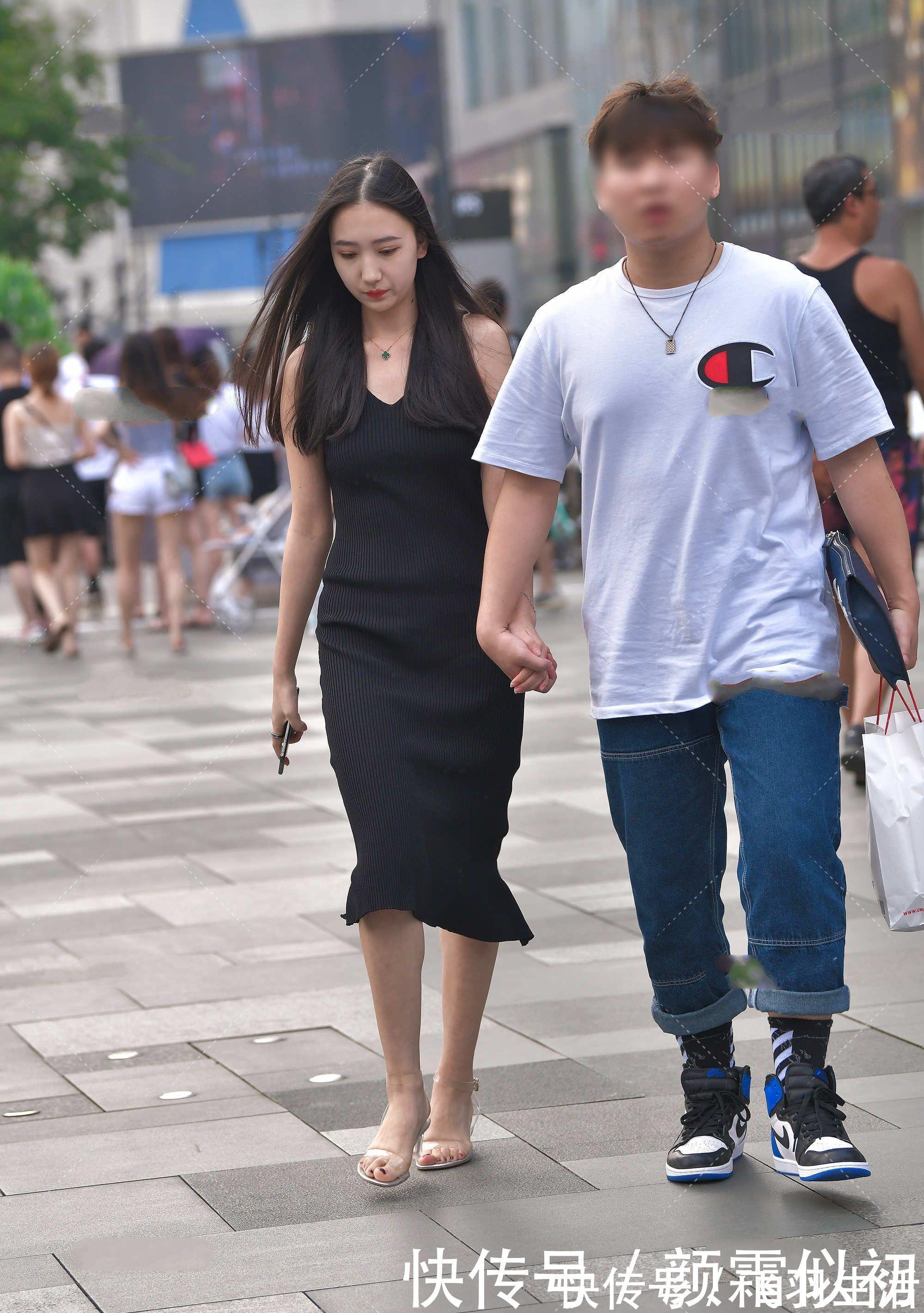 一字带|一件黑色针织连衣裙,让全黑系穿搭也可以温柔气质