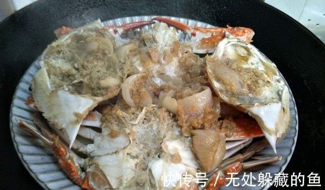 家常粉丝梭子蟹,加上蒜泥味道更好,原汁原味的鲜美!