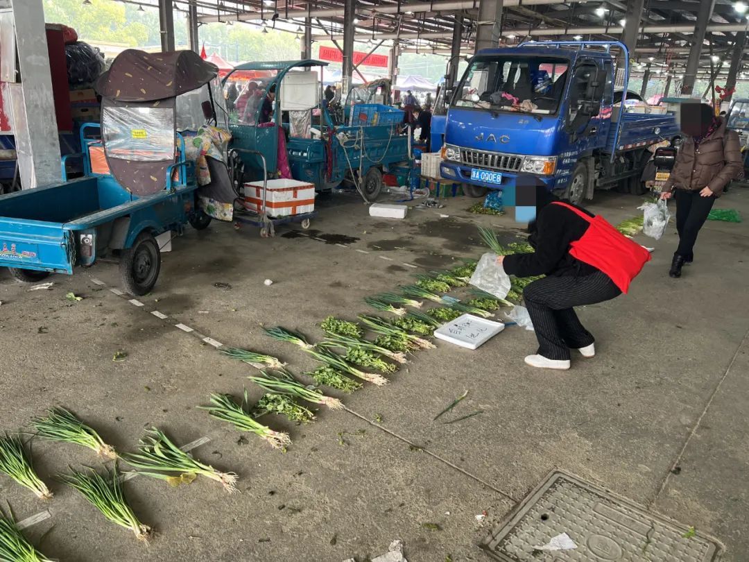 摊位|视频曝光！临平老板摆摊玩失踪，结局让人意外！