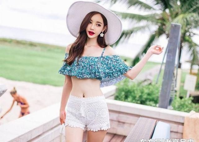 温婉柔美的泳衣小姐姐，穿出青春靓丽，彰显个性独特