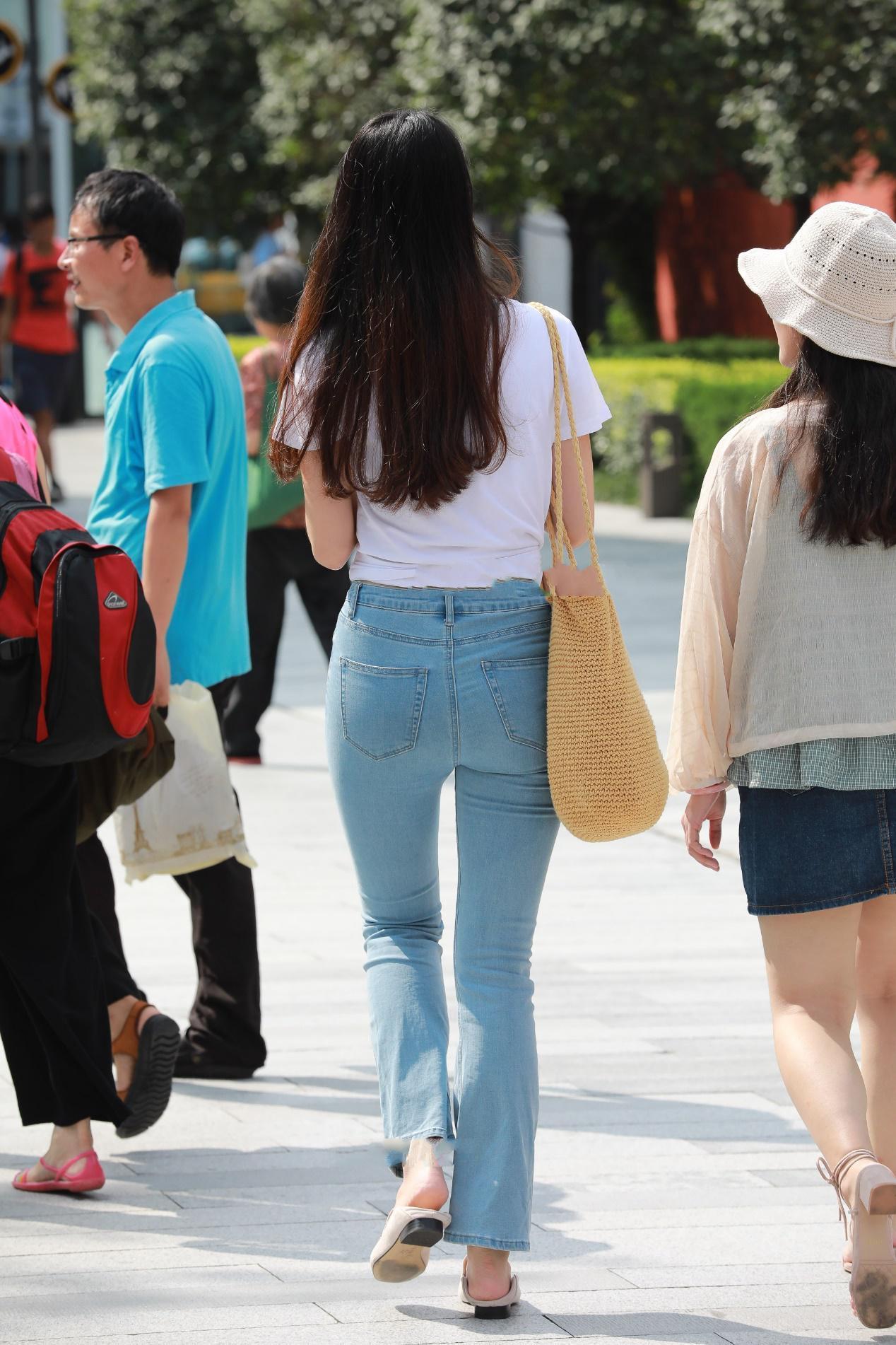  牛仔裤|短袖独特设计, 配上浅色牛仔裤