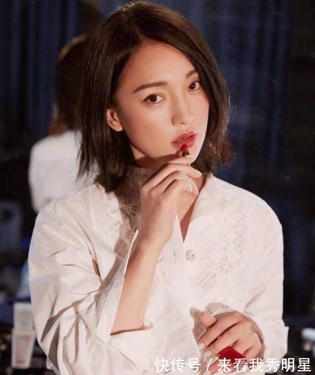 披头散发 女人别再披头散发了,太显老!今年流行这5种发型,减龄显脸小