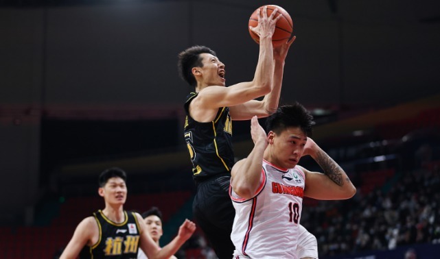 胡金秋|CCTV5直播！CBA重头戏上演，孙铭徽PK超级外援，胡金秋大战沈梓捷