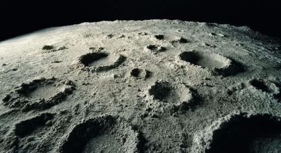 月球上出现外星遗址?嫦娥四号发现一块“石碑”,上面文字已消失