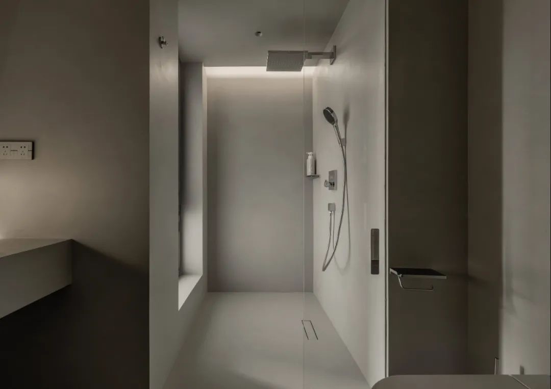 高级灰|230㎡极简高级灰,连天花板都刷成灰色,设计效果很独特