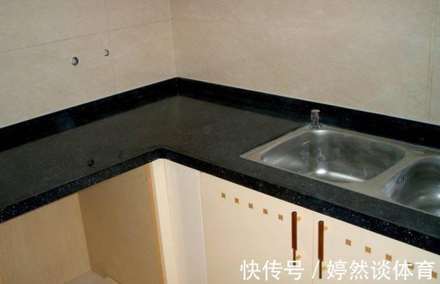 橱柜|洁净厨房下,橱柜台面选择和保养太重要了,5个细节要知道