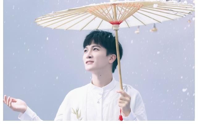 當(dāng)年淘汰周深,現(xiàn)在拉踩周深?那英再次被罵,真的不冤!