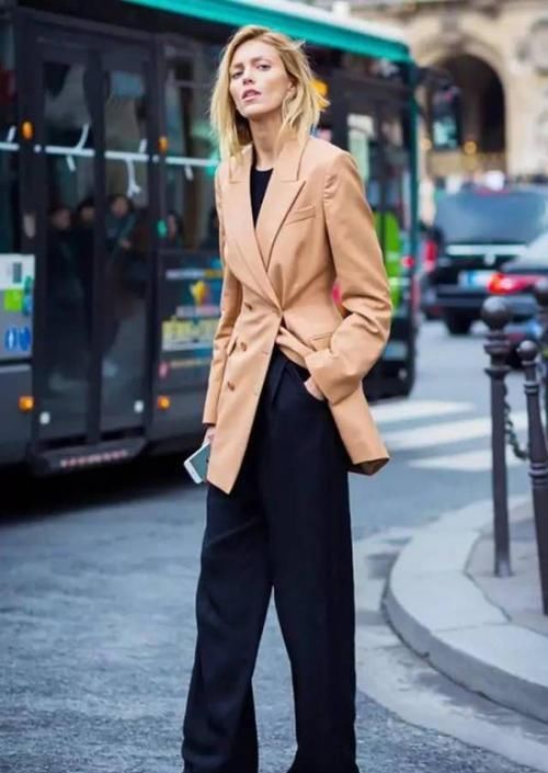 ?女人过了45岁，如果不差钱，建议多穿这3种裤子，显瘦时髦有气质