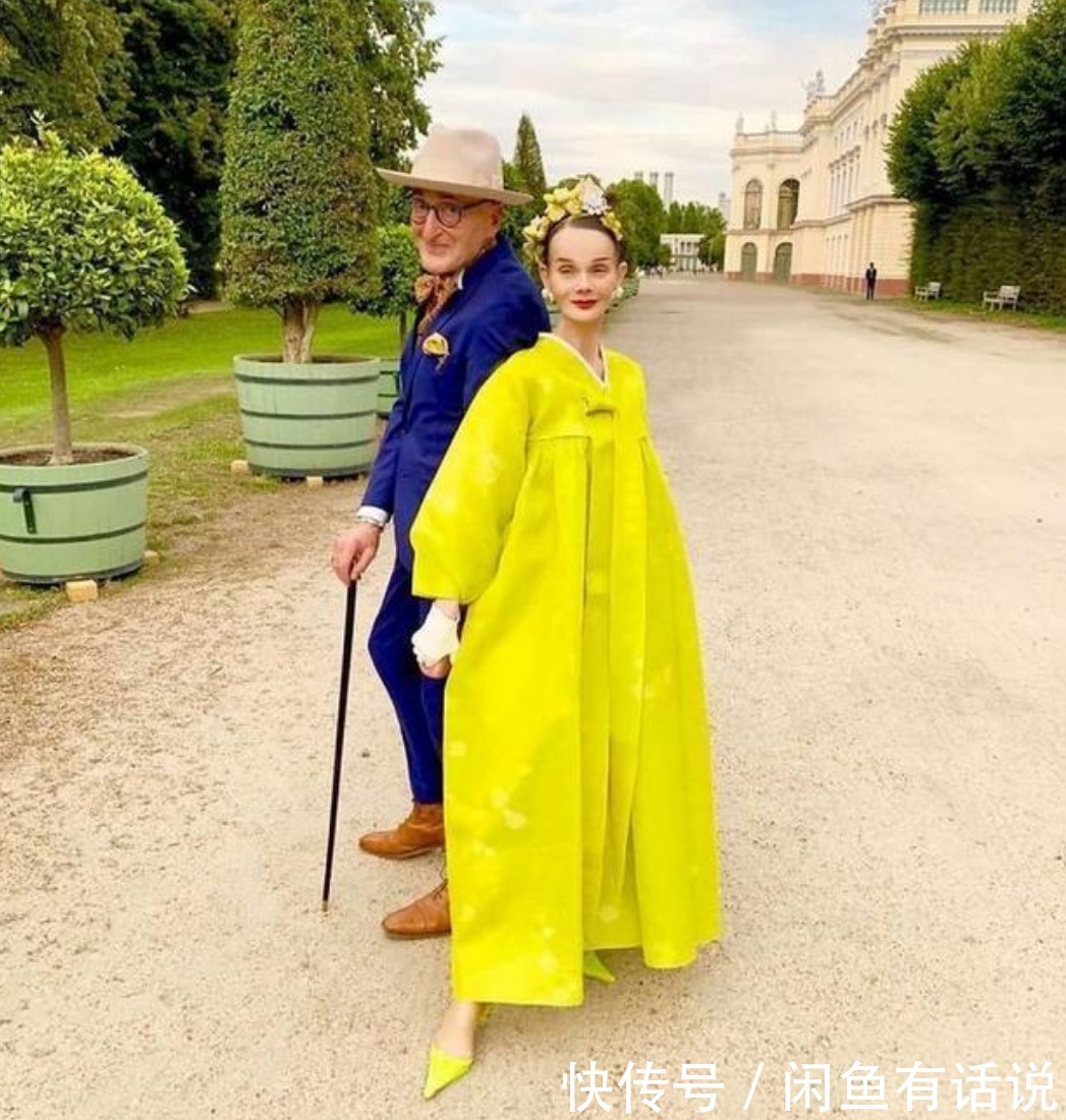 穿搭|谁说老了就得穿老年装，看看这对80多岁老夫妻，比小年轻洋气多了
