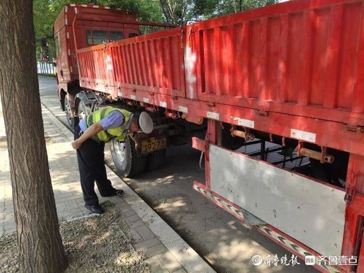 德州交警直属四大队开展违停整治,助力