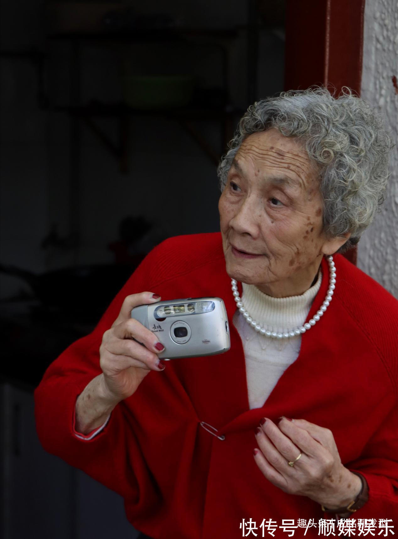 护理 老年人经常烫染发质差,头发毛躁还显老,三个妙招让头发恢复如初