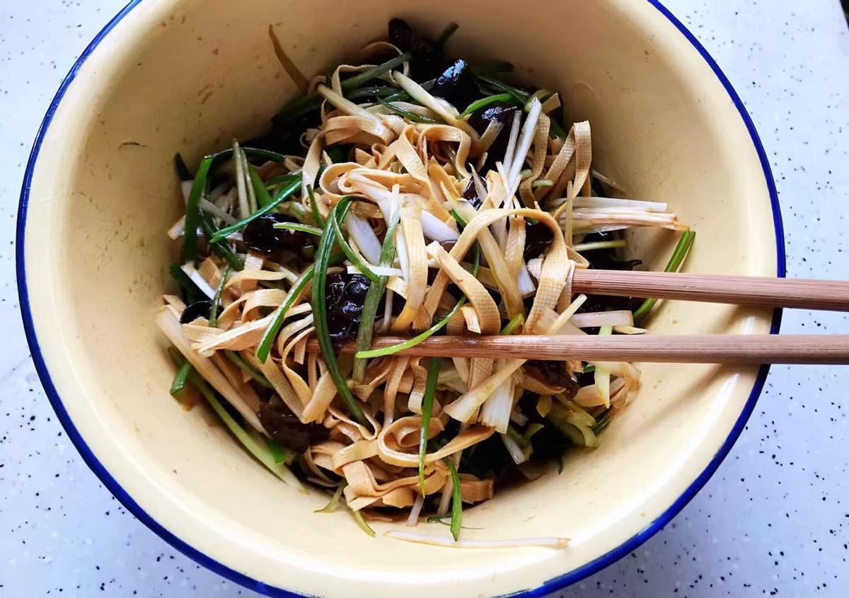 凉拌菜|夏天不能错过这道菜,豆腐皮和木耳搭配,简单拌一拌就上桌