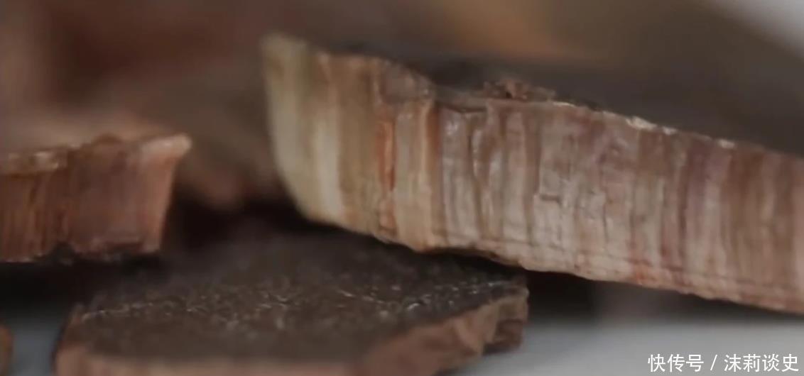 豪宅|靠捡石头致富的村子,一块石头价值上万,人人住豪宅开豪车