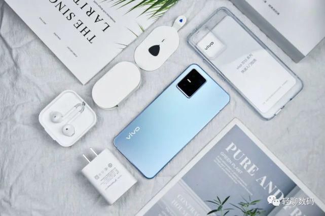 卡针|vivo S10 Pro开箱简评：光致变色，打造专属于你的个性后盖