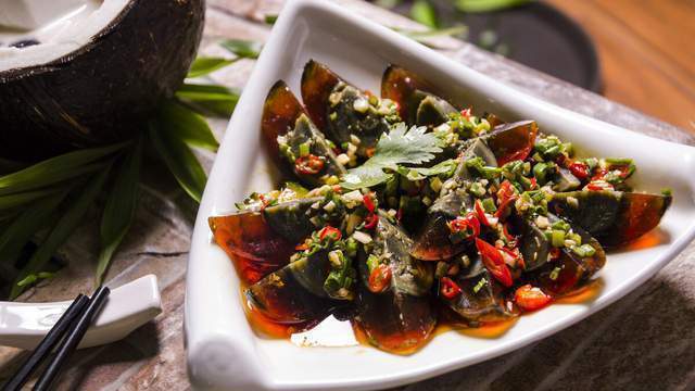 凉拌皮蛋必放的3味调料,少一样都不香,不腥不苦不涩,味错不了