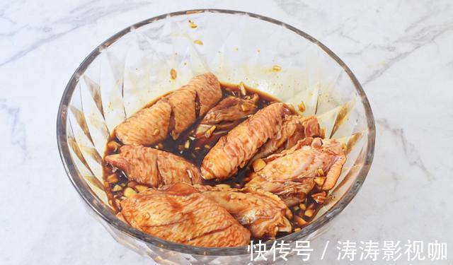 蒜香鸡翅的家常做法,外焦里嫩的,看着就香