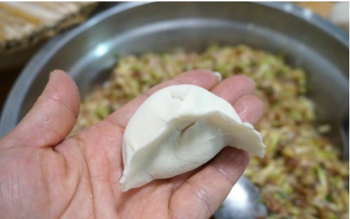 要想西葫芦包饺子不出汤,记住这个窍门,包什么馅都不会失手!