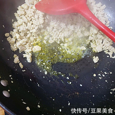 #暖冬酱在手,嗨吃部队锅#藤椒味炸酱