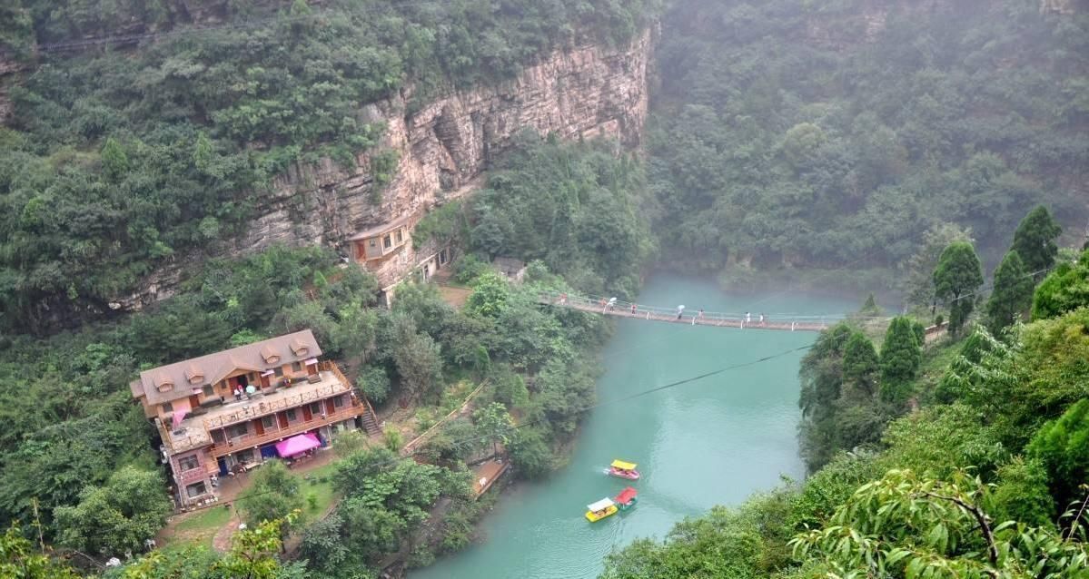 老年|奇闻中国发现“井底村”，与世隔绝几千年，出行要靠爬梯子