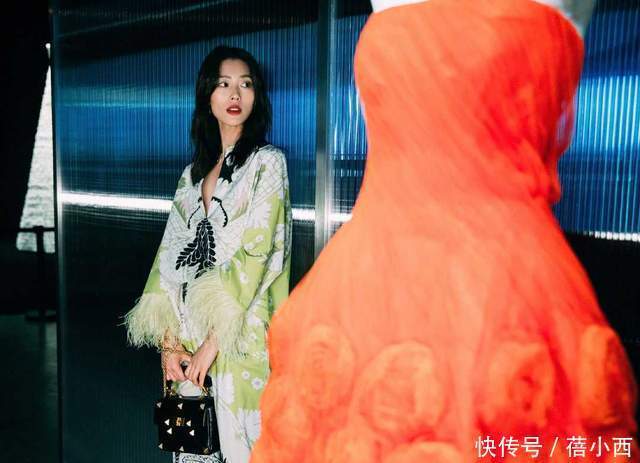 身材|刘雯的超模身材穿啥都合理,羊羔毛皮外套配运动套装,气场开挂