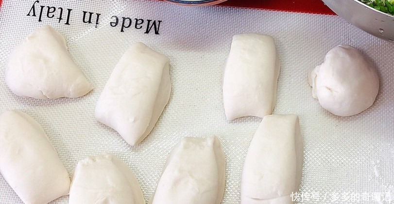 想吃葱油饼不用再去外面买了,教你详细教程,咬一口酥掉渣!