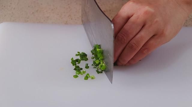 天冷了，我家隔天就用番茄和鸡蛋这样做，别不懂吃早餐