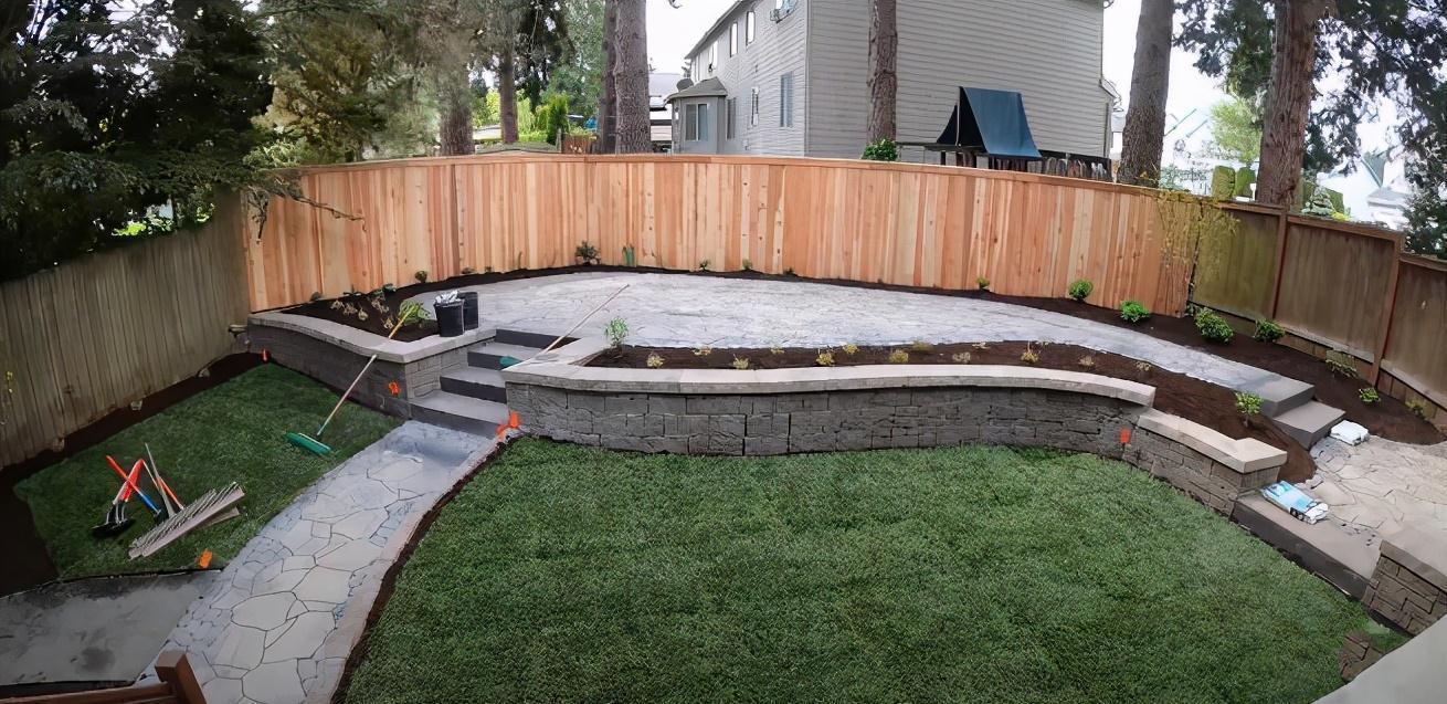 铺设|荒芜的庭院这样改,一半花园一半户外休闲地,10天让它身价翻倍!