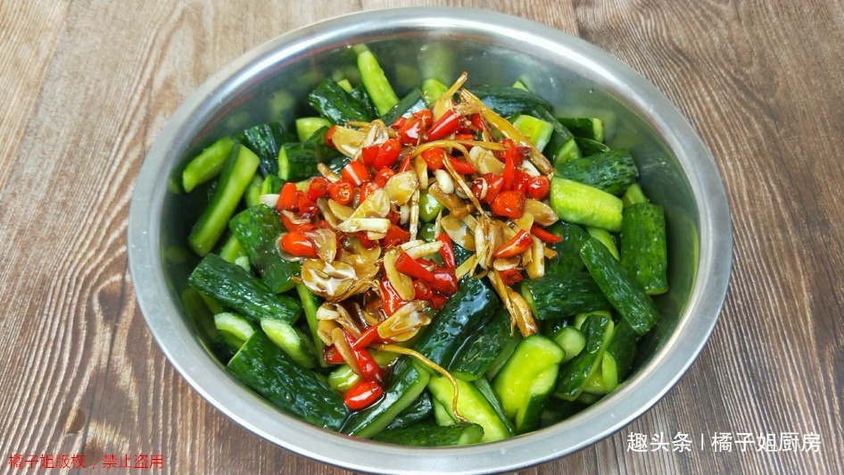 黄瓜不要凉拌了，教你一个最好吃的做法，一次秘制5斤，上桌扫光