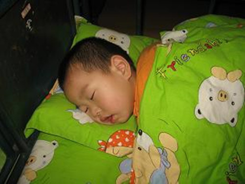 宝妈|宝宝睡觉若有4个动作，暗示大脑发育好，娃全有就偷偷乐吧